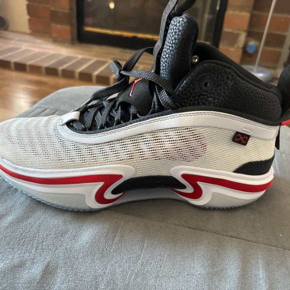 Athletic_Shoes